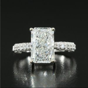 Color Grade E VS1 14 K 3.78 CTW Lab Grown Diamond Ring with IGI Report